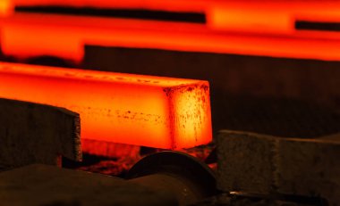 Sıcak filizlenme, devamlı döküm, aynı zamanda iplik döküm denir.