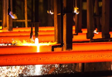 Torch Cutting 'deki Çelik Billetler. Sanayi Teknolojisi.