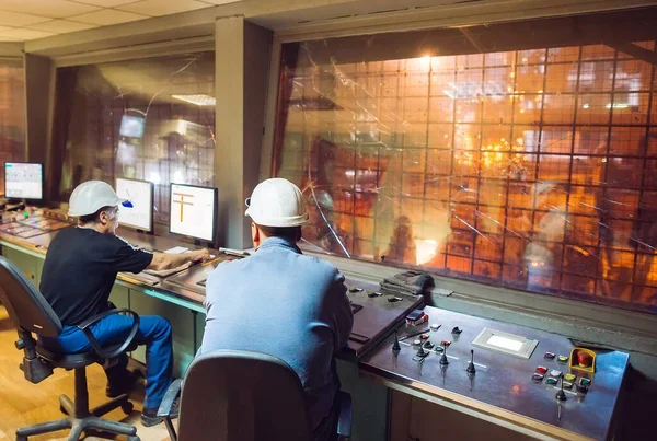 Панель керування. Завод з виробництва сталі . — стокове фото