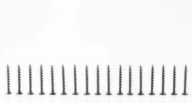 Vidalar hala hayat geniş beyaz arka planda kendi kendine tıkırdayan vidalar.