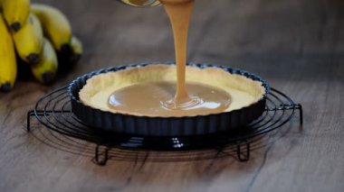 Karamel tart doldurma boşaltma.