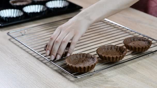 Fazendo Mini Tortas Chocolate — Vídeo de Stock