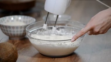 Mutfak mikser krem kamçı.