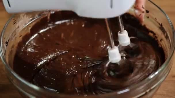 Mezcla Masa Chocolate Con Mezclador — Vídeo de stock
