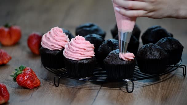 Decorating Chocolate Cupcake Strawberry Cream — Stock Video