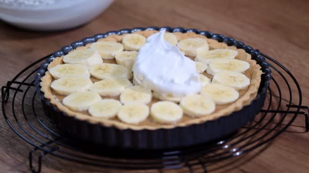 Így Banán Krém Torta Tejszínnel — Stock videók