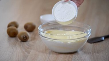 Sünger kek yapmak. Serisi.