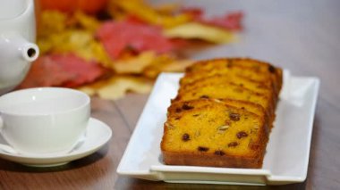 Dilim kabak loaf ve çay