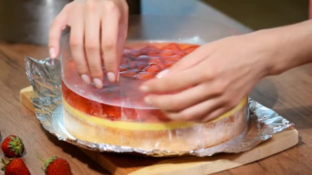 Cooking Strawberry Jelly Cake — Stock Video