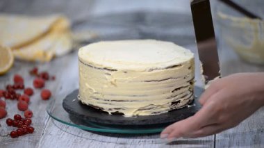 Pasta şefi kek yapar..