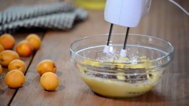 Çikolatalı Hamur karıştırıcı ile karıştırma