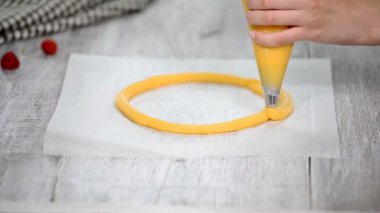 Pasta pişirme işlemi halkalar. Paris Brest yapma