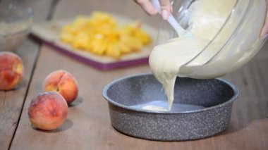 Kek karışımı teneke içine dökme. Böreği hamur yapma. Şeftalili pasta yapma.