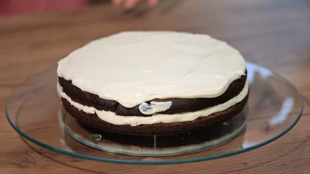 Proceso de cocinar pastel de esponja de chocolate . — Vídeos de Stock