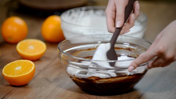 Making Chocolate Mousse. Add whipped cream to chocolate. — Stock Video