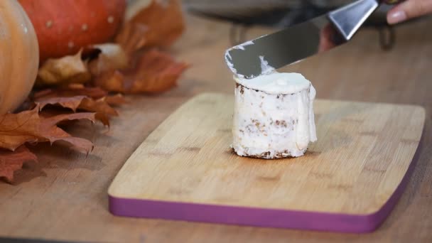 Pastry chef filling mini cake with cream. Making pumpkin mini cakes. — Stock Video