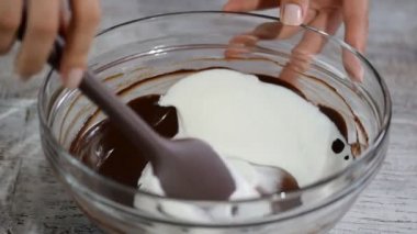 İşlem yapma çikolata mousse.