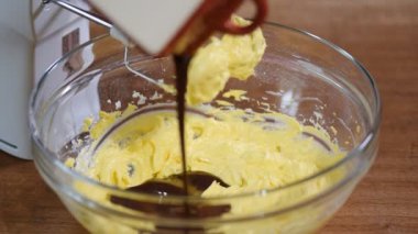 Buttercream çikolata erime dökme.