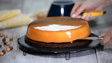 Adım adım. Yapma mousse kek karamel ayna sır ile. Serisi