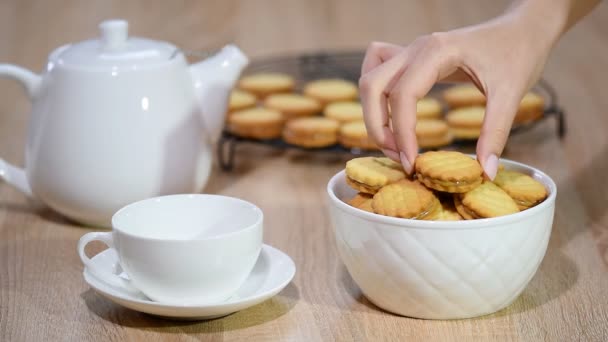 Alfajores, Dulce De Leche Sandwich Cookies. — Stock video