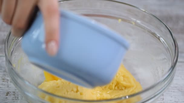 Choux Evde Pasta Yapmak Için Malzemeyi Karıştırma — Stok video