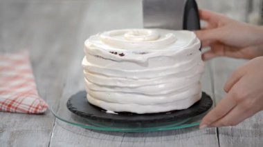 Pasta krema ile dekorasyon. Mutfak ana sınıf tasarım kek, kek bir tatil için.