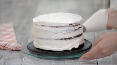 Pasta krema ile dekorasyon. Mutfak ana sınıf tasarım kek, kek bir tatil için.