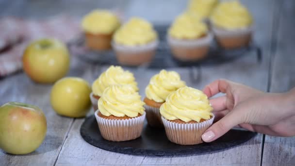Delicious homemade Cupcake with yellow cream. — Stock Video