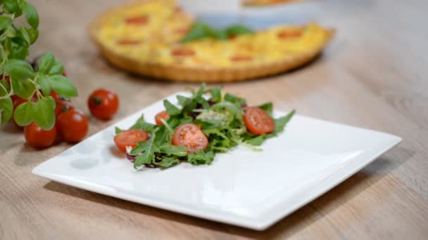 Pezzo Quiche Francese Lorena Quiche Lorena Con Insalata — Video Stock