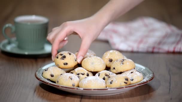 Sweet homemade chocolate chip cookies. — Stock Video