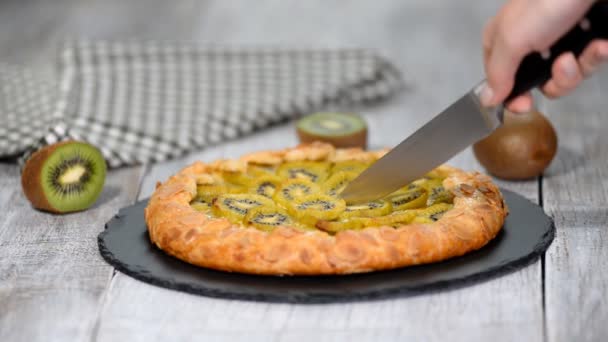 Open pie Galette with a kiwi. — Stock Video