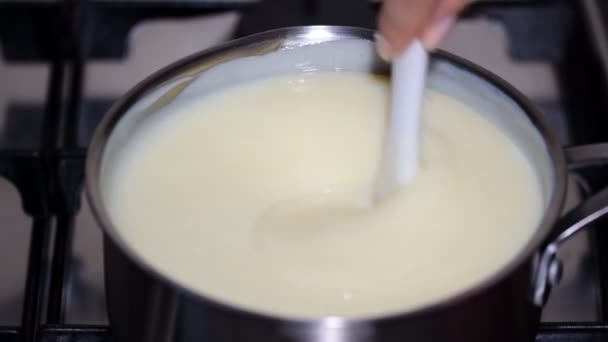 Puddingcreme Der Pfanne Kochcreme — Stockvideo