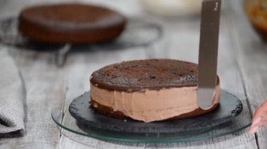 Çikolatalı kek pişirme işlemi. Adım adım derleme çikolatalı kek tarafından.