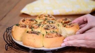Maya parmesan peyniri ile buns rulo.