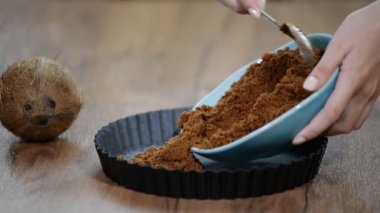 Hayır fırında çikolatalı Tart yapma kadın