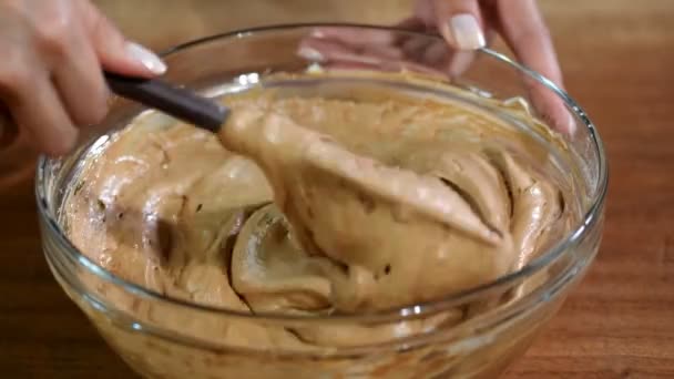 Female hand stir chocolate batter with spatula. — Stock Video