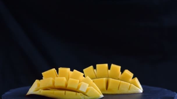 Organic Tropical Fruits Close Slides Mangoes Black Plate — Stock Video