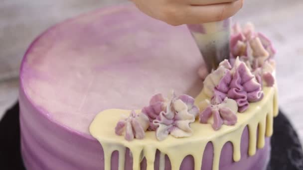 Woman Decorate Cake Culinary Syringe — ストック動画