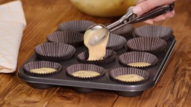 Mutfakta cupcakes hazırlama süreci, malzemeler closeup