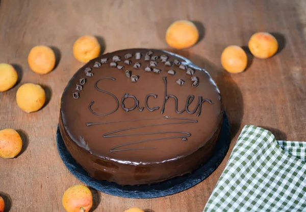 Tort Sacher - desert tradițional austriac de ciocolată . — Fotografie, imagine de stoc