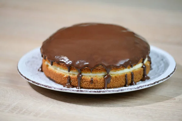 Hemlagad choklad Boston Cream Pie — Stockfoto