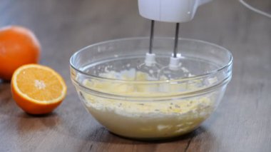 Buttercream ile elektrikli el mikseri