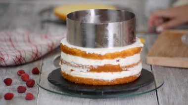 Ahududu jöle ile pasta yapma süreci