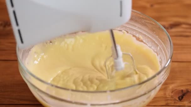 Electric mixer beats mass of batter in the kitchen. — Stock Video