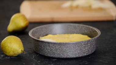 Lezzetli armut keki yapma süreci. Seri