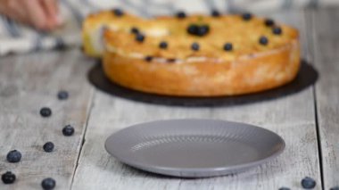 Tabakta yaban mersinli cheesecake.