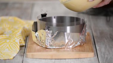 Şekerci Fransız şeftalili kremalı pasta yapıyor. Adım adım..