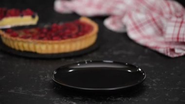 Puding ve jöleli çilekli tart..