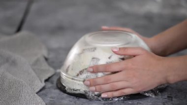 Ekşi kremalı, kirazlı ve ananaslı Pancho Pastası Adım Adım. Seri.