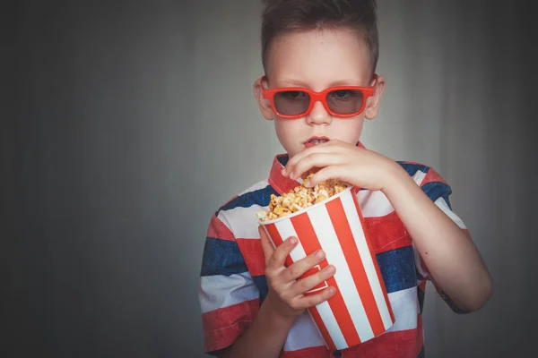 Junge Sehen Einen Film Brille Kino Oder Hause Kleine Kinder — Stockfoto